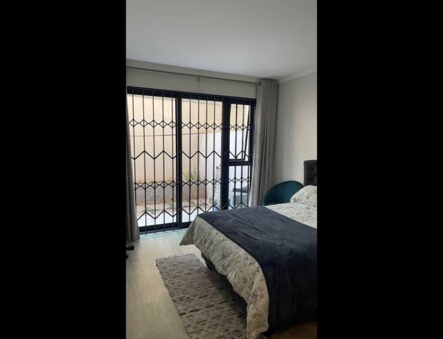 2 BEDROOM APARTMENT FOR SALE IN BRYANSTON